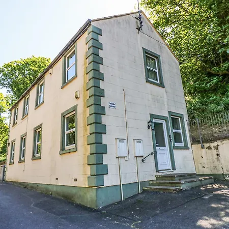 Flat 2, Omega Court Apartment *