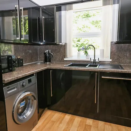 Flat 2, Omega Court 아파트 *